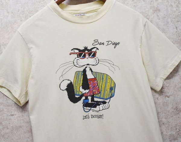 画像1: 【80's〜】【USA製】【ビンテージ】【Hanes】ヘインズ【San Diego】サンディエゴ【ライトイエロー】猫 プリント【Tシャツ】【サイズM】  (1)