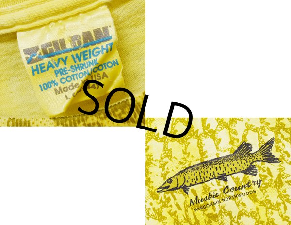 画像3: 【90's】【ビンテージ】【USA製】【GILDAN】黄色タイダイ【HEAVY WEIGHT】魚　ウロコ 総柄Tシャツ【Muskie Country】【Tシャツ】【魚】【総柄】【サイズL】 (3)