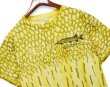 画像1: 【90's】【ビンテージ】【USA製】【GILDAN】黄色タイダイ【HEAVY WEIGHT】魚　ウロコ 総柄Tシャツ【Muskie Country】【Tシャツ】【魚】【総柄】【サイズL】 (1)