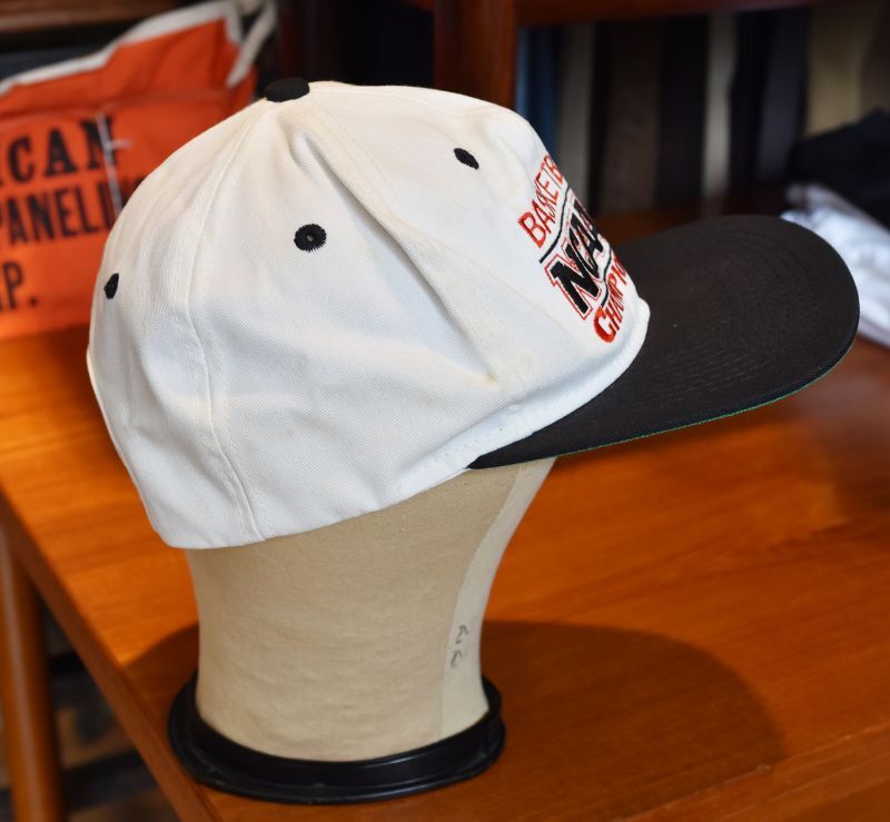 Usa製 ビンテージ Basketball Ncaa 白 黒 ベースボールキャップ 八千代の古着屋