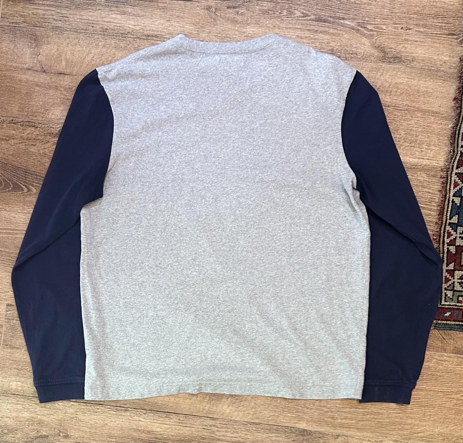 最終お値下げ！45Ｒ、紺にグレー丸模様長袖Tシャツ お値下げ！45R、紺にグレー丸模様長袖Tシャツ